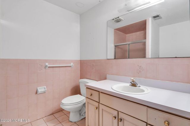 10 Ivy Lane, Manalapan, NJ 07726