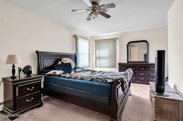 10 Ivy Lane, Manalapan, NJ 07726