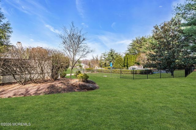 10 Ivy Lane, Manalapan, NJ 07726