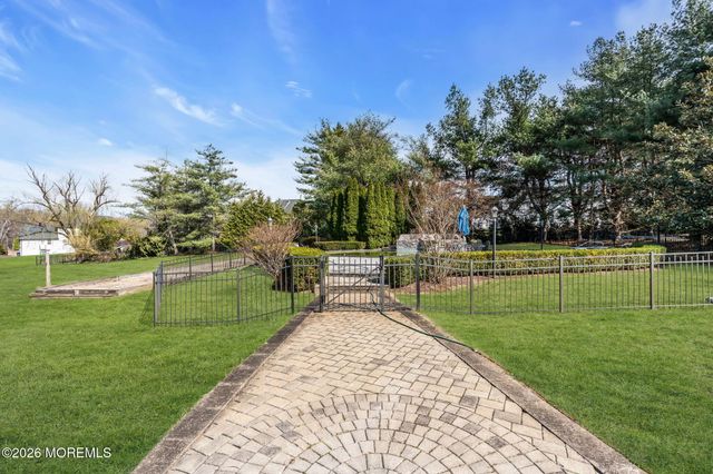 10 Ivy Lane, Manalapan, NJ 07726