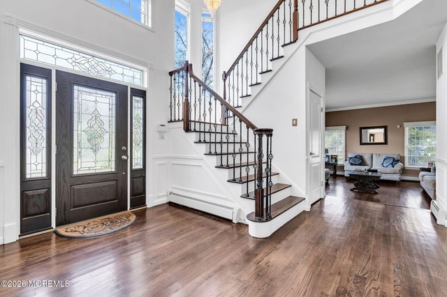 10 Ivy Lane, Manalapan, NJ 07726
