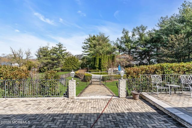 10 Ivy Lane, Manalapan, NJ 07726