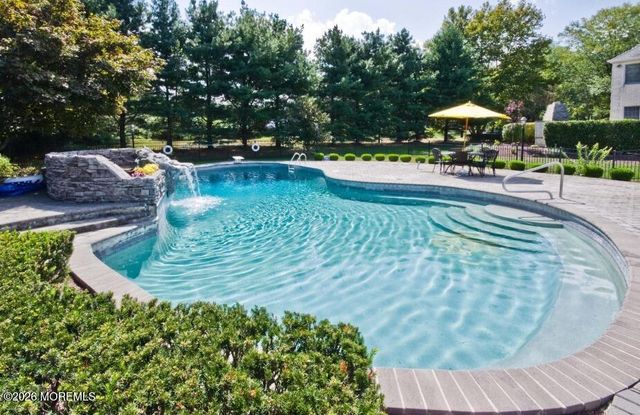 10 Ivy Lane, Manalapan, NJ 07726