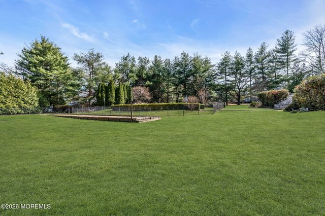 10 Ivy Lane, Manalapan, NJ 07726