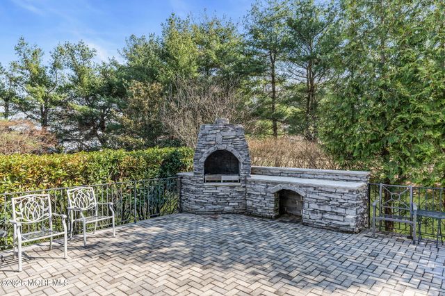 10 Ivy Lane, Manalapan, NJ 07726