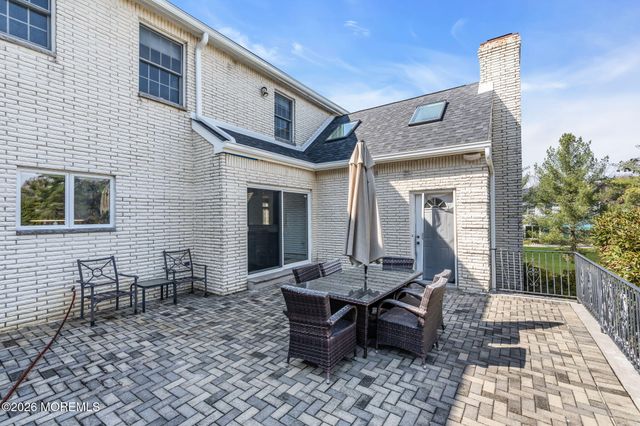 10 Ivy Lane, Manalapan, NJ 07726