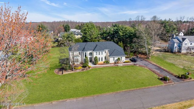 10 Ivy Lane, Manalapan, NJ 07726
