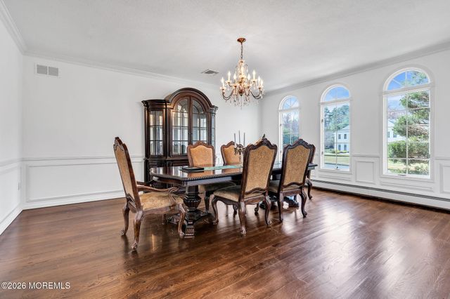 10 Ivy Lane, Manalapan, NJ 07726