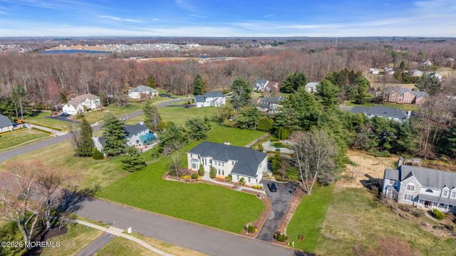 10 Ivy Lane, Manalapan, NJ 07726