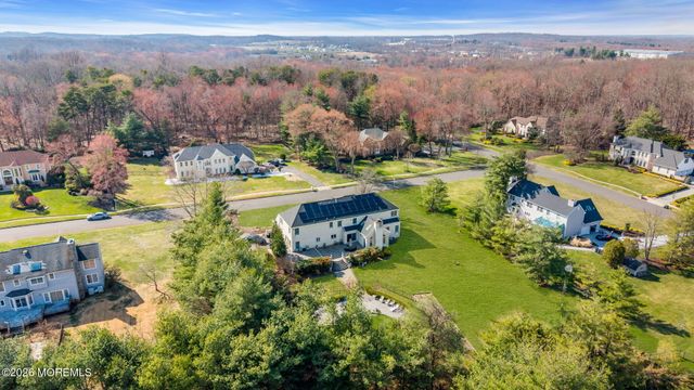 10 Ivy Lane, Manalapan, NJ 07726