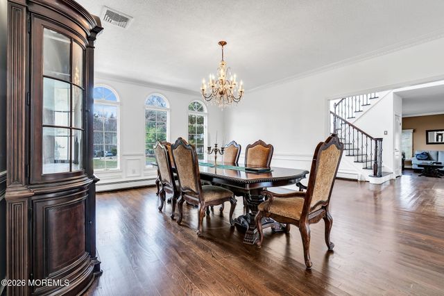 10 Ivy Lane, Manalapan, NJ 07726