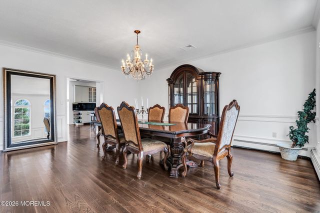 10 Ivy Lane, Manalapan, NJ 07726