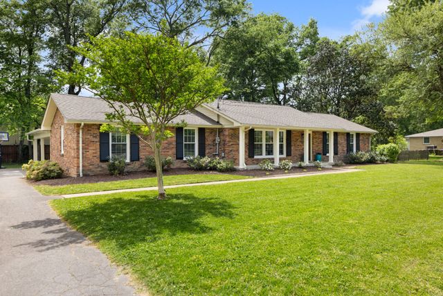 109 Pine Circle Dr, Franklin, TN 37069