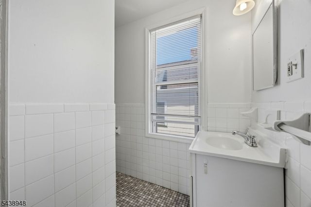 163 Walnut St 2, Bloomfield Twp., NJ 07003
