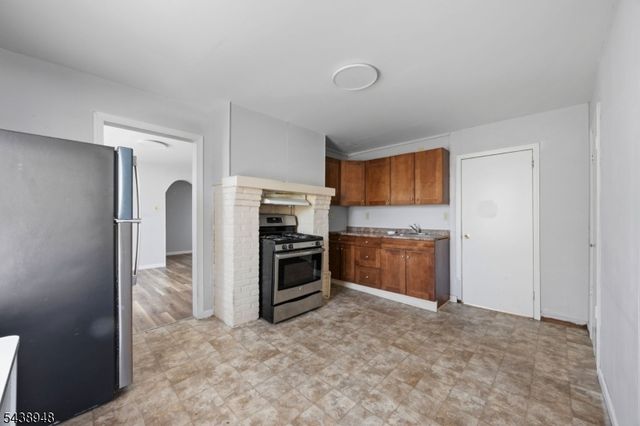 163 Walnut St 2, Bloomfield Twp., NJ 07003