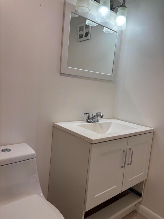 Image 11 of property listing at 8051 S Colony Circle 107, Tamarac, FL 33321