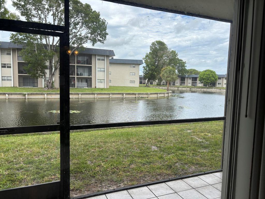 Image 15 of property listing at 8051 S Colony Circle 107, Tamarac, FL 33321