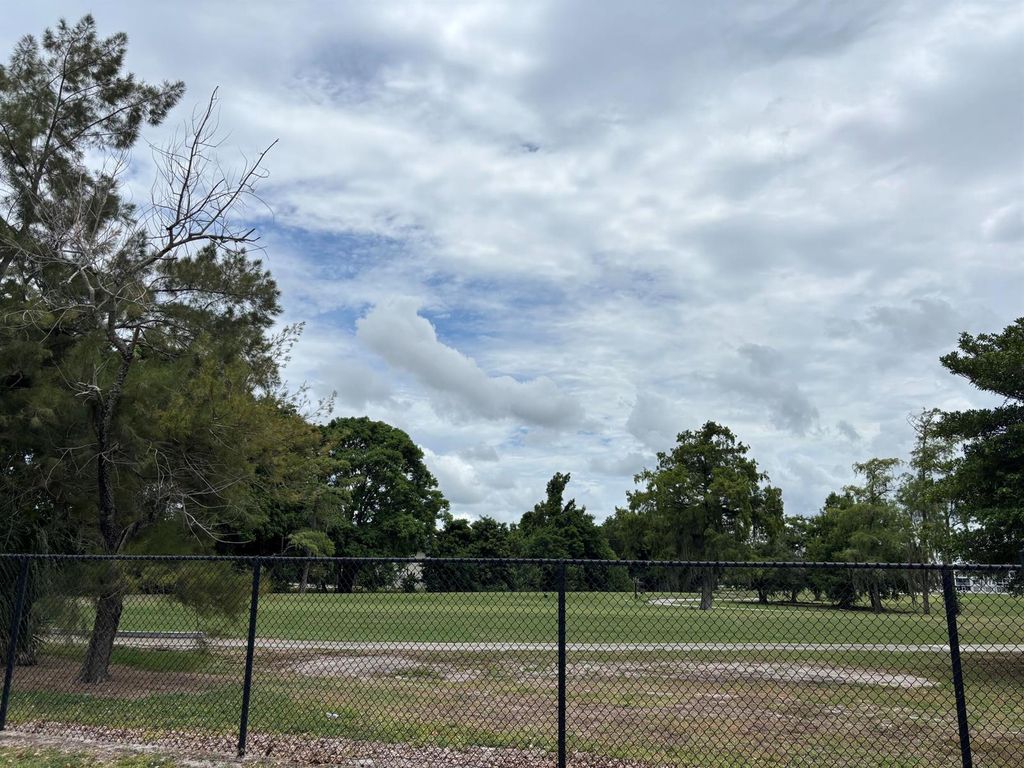Image 21 of property listing at 8051 S Colony Circle 107, Tamarac, FL 33321
