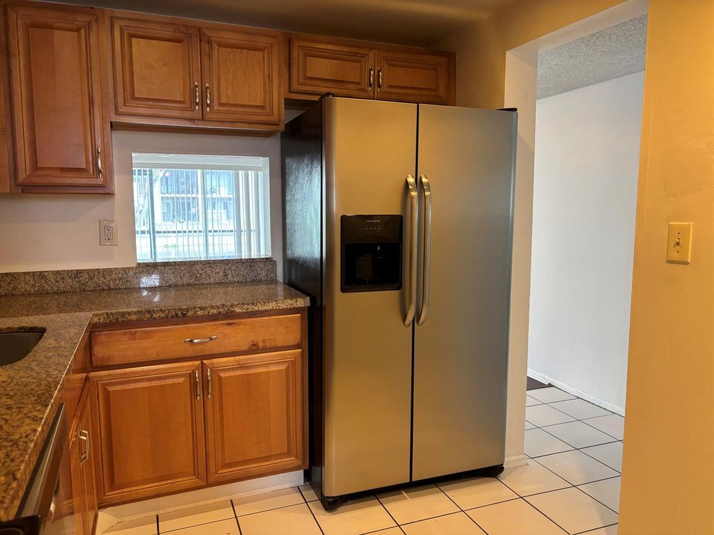 Image 3 of property listing at 8051 S Colony Circle 107, Tamarac, FL 33321