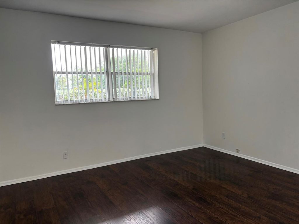 Image 9 of property listing at 8051 S Colony Circle 107, Tamarac, FL 33321