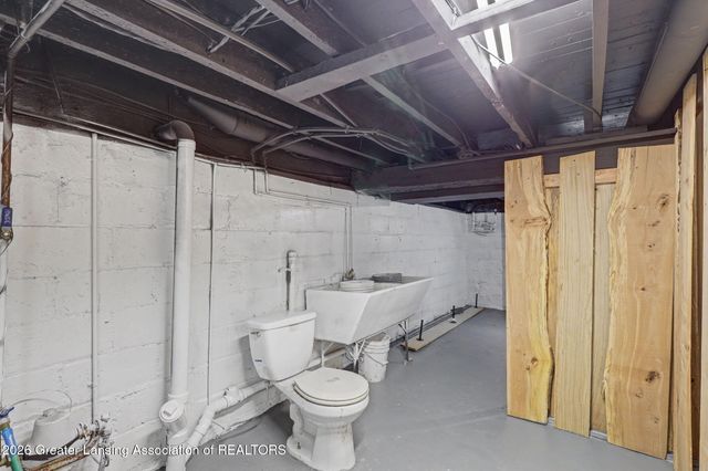 339 Stoner Road, Lansing, MI 48917