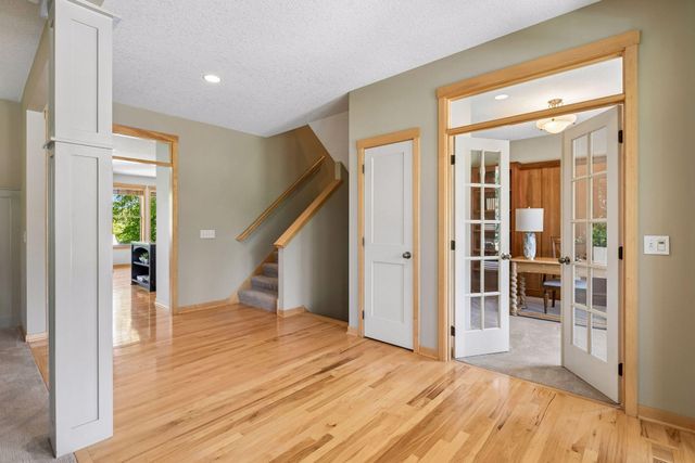 11281 Stonemill Farms Curve, Woodbury, MN 55129