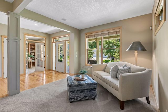 11281 Stonemill Farms Curve, Woodbury, MN 55129