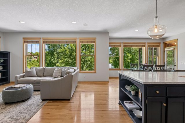 11281 Stonemill Farms Curve, Woodbury, MN 55129