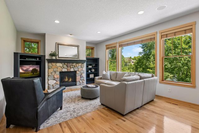 11281 Stonemill Farms Curve, Woodbury, MN 55129
