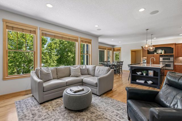 11281 Stonemill Farms Curve, Woodbury, MN 55129