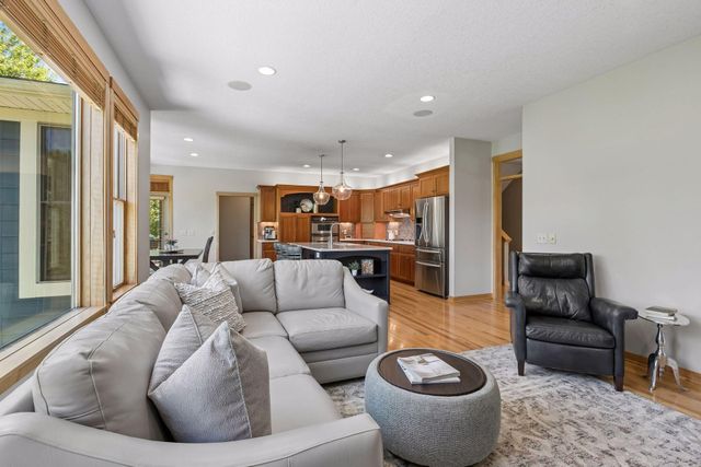 11281 Stonemill Farms Curve, Woodbury, MN 55129