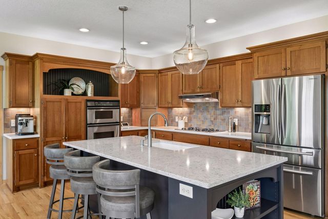 11281 Stonemill Farms Curve, Woodbury, MN 55129