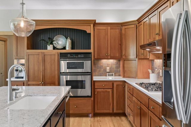 11281 Stonemill Farms Curve, Woodbury, MN 55129