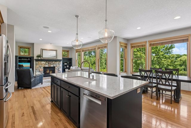 11281 Stonemill Farms Curve, Woodbury, MN 55129
