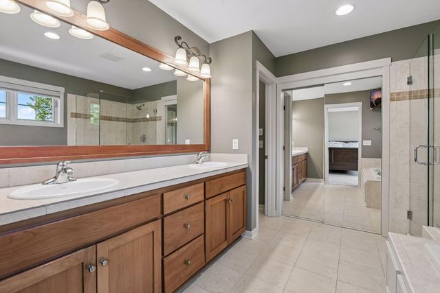 11281 Stonemill Farms Curve, Woodbury, MN 55129
