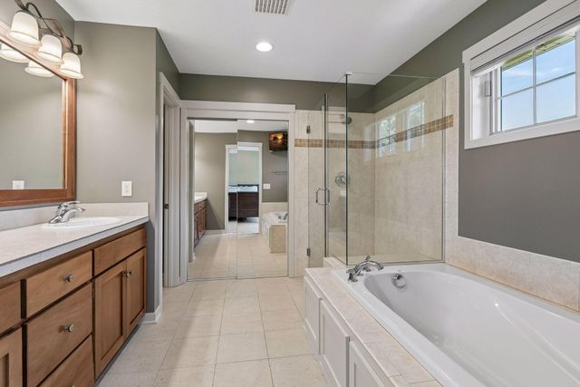 11281 Stonemill Farms Curve, Woodbury, MN 55129
