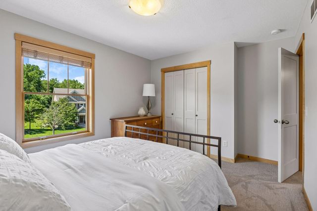 11281 Stonemill Farms Curve, Woodbury, MN 55129