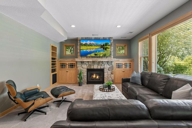 11281 Stonemill Farms Curve, Woodbury, MN 55129