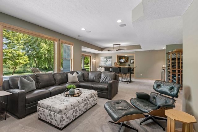 11281 Stonemill Farms Curve, Woodbury, MN 55129