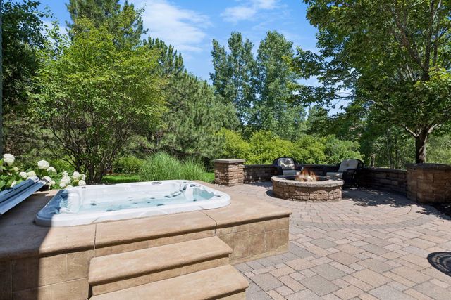 11281 Stonemill Farms Curve, Woodbury, MN 55129