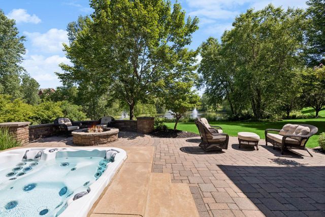 11281 Stonemill Farms Curve, Woodbury, MN 55129