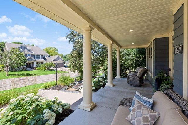 11281 Stonemill Farms Curve, Woodbury, MN 55129