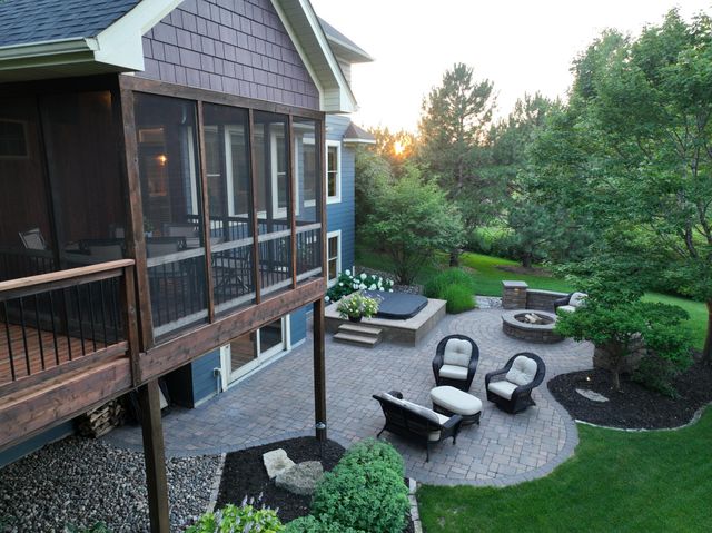 11281 Stonemill Farms Curve, Woodbury, MN 55129