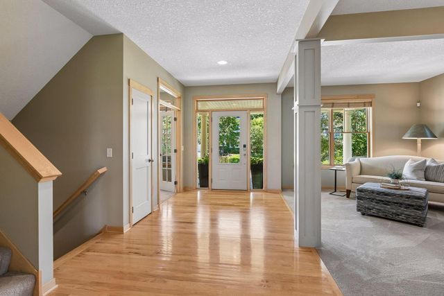 11281 Stonemill Farms Curve, Woodbury, MN 55129