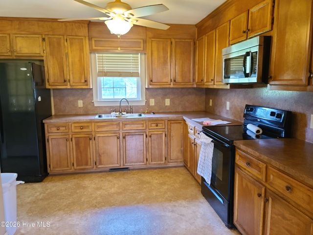 569 Central Avenue, Kinston, NC 28504