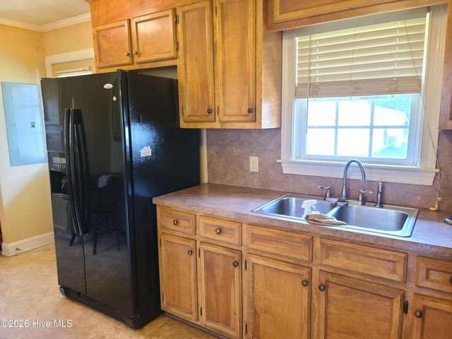 569 Central Avenue, Kinston, NC 28504