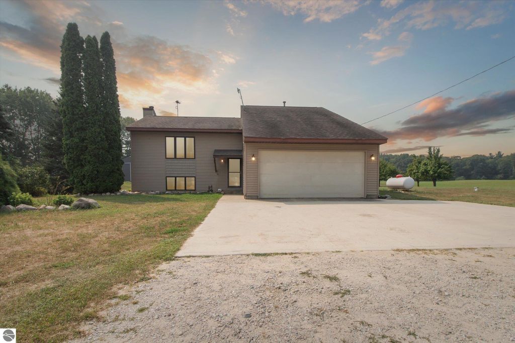 4218 E Klees Road, Stanton, MI 48888