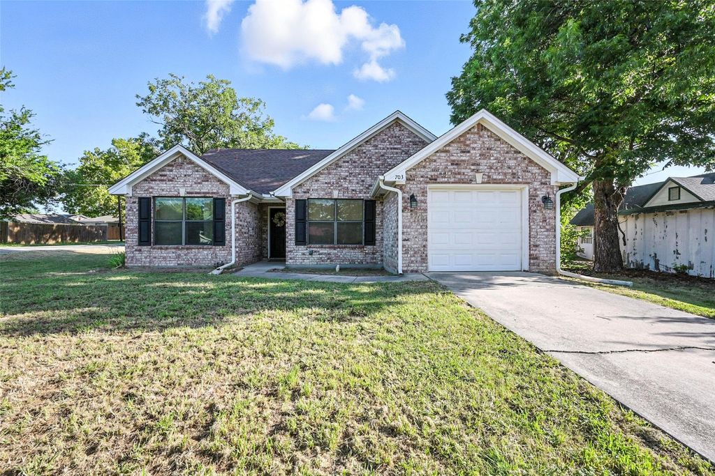 703 Peach Street, Sanger, TX 76266