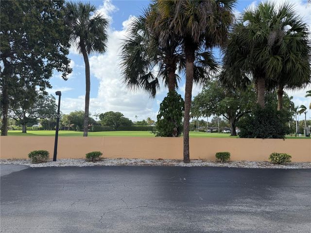6932 Crown Gate Drive, Miami Lakes, FL 33014