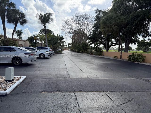 6932 Crown Gate Drive, Miami Lakes, FL 33014